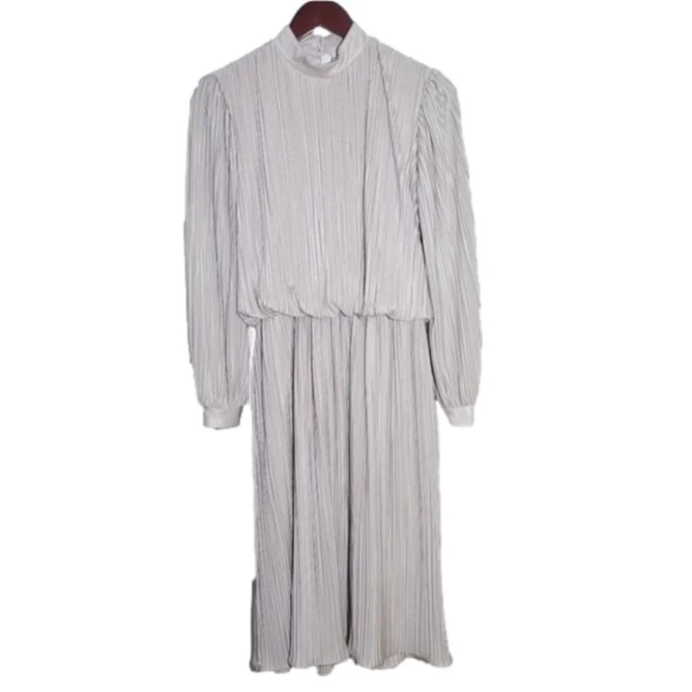 ❤️ 3 for $35 VINTAGE Daniel marshall champagne long sleeve pleat flowy dress S